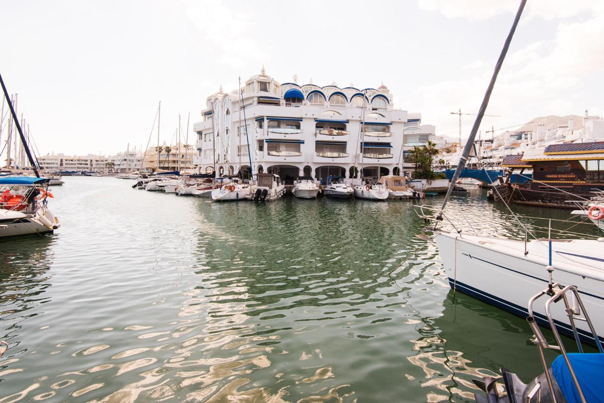 Apartmento En La Pequena Venecia, Puerto Marina بينالماذينا المظهر الخارجي الصورة